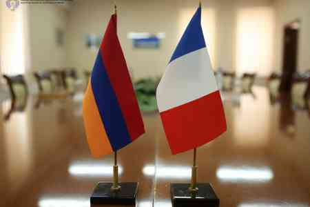 Главы МИД Армении и Франции обсудили ситуацию на Ближнем Востоке